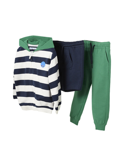 Stripes-shortsit, collegehousut ja huppari